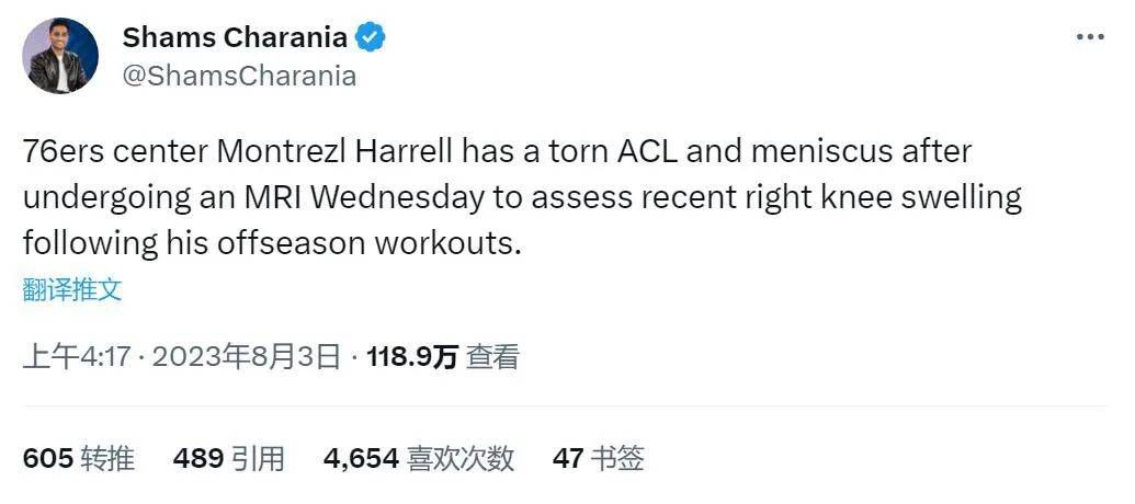 超模积极·哈迪德和“肯豆”肯达尔·詹娜身穿同款英伦范儿骑马装亮相，二人骑着一黑一白两批骏马亮相秀场，穿过标志性的旺多姆广场，犹如双生姐妹花。