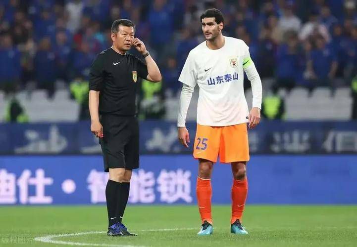 因为我们没有排练，大家把台词背好，到现场马上就来。