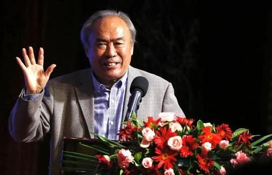 罗素兄弟《堡垒》第二季推迟 2025-04-03 据外媒，由罗素兄弟执导的剧集《堡垒》第二季正式播出时间将从2025年秋季推迟至2026年春季，并且该系列的所有衍生项目（包括衍生剧集和游戏）均被搁置，或将于第二季播出后再重启开发进程。